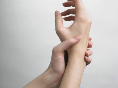 产后手腕关节痛应该怎么办?