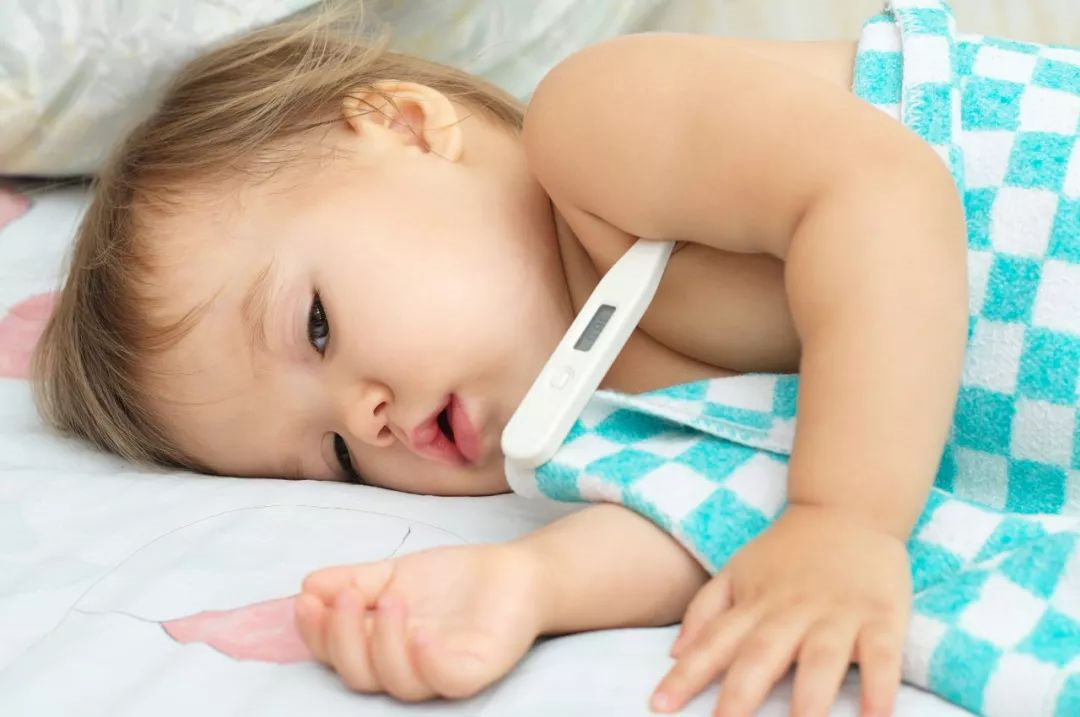 孩子反复发烧是什么原因？
